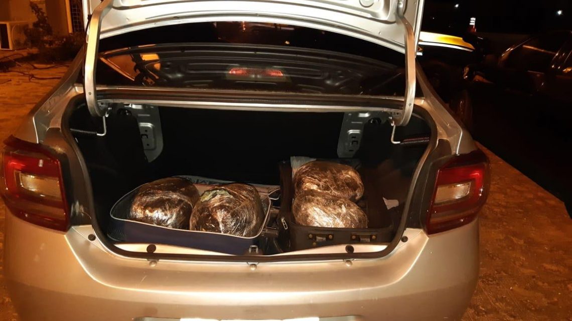 Quatro pessoas são detidas por tráfico de drogas na BR 232 em Gravatá Quatro pessoas são detidas por tráfico de drogas na BR 232 em Gravatá