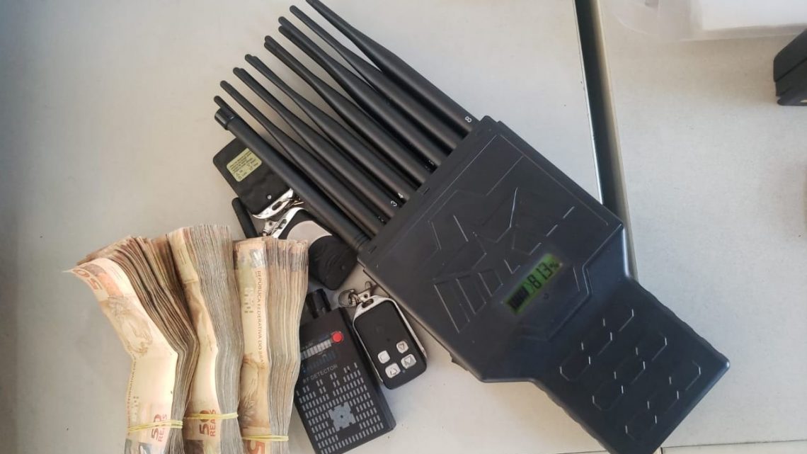 Homens são detidos com equipamentos utilizados para roubar caminhões em São Caitano Homens são detidos com equipamentos utilizados para roubar caminhões em São Caitano