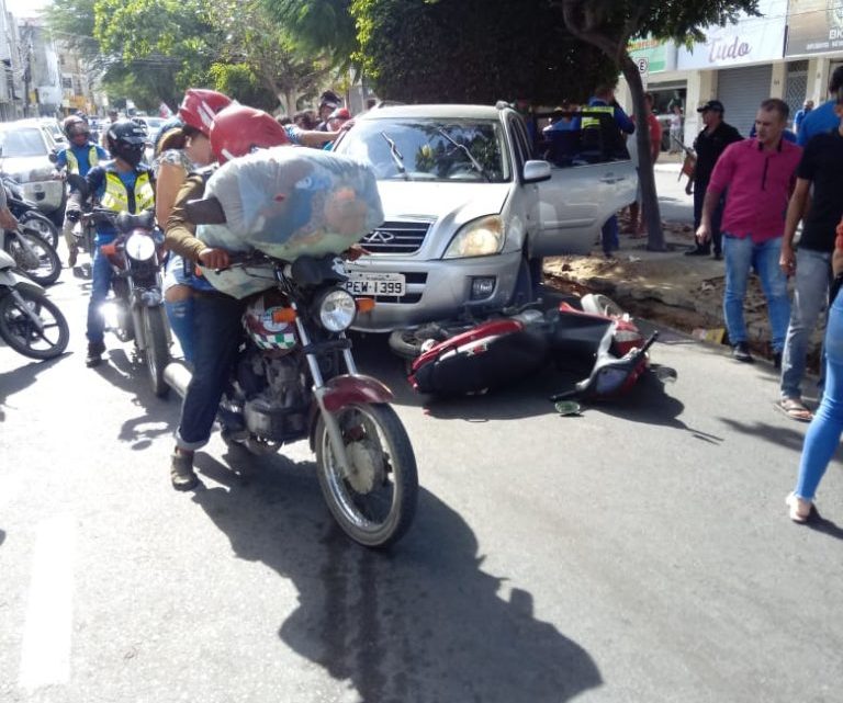 Carro bate em moto e mata mulher em Santa Cruz do Capibaribe Carro bate em moto e mata mulher em Santa Cruz do Capibaribe