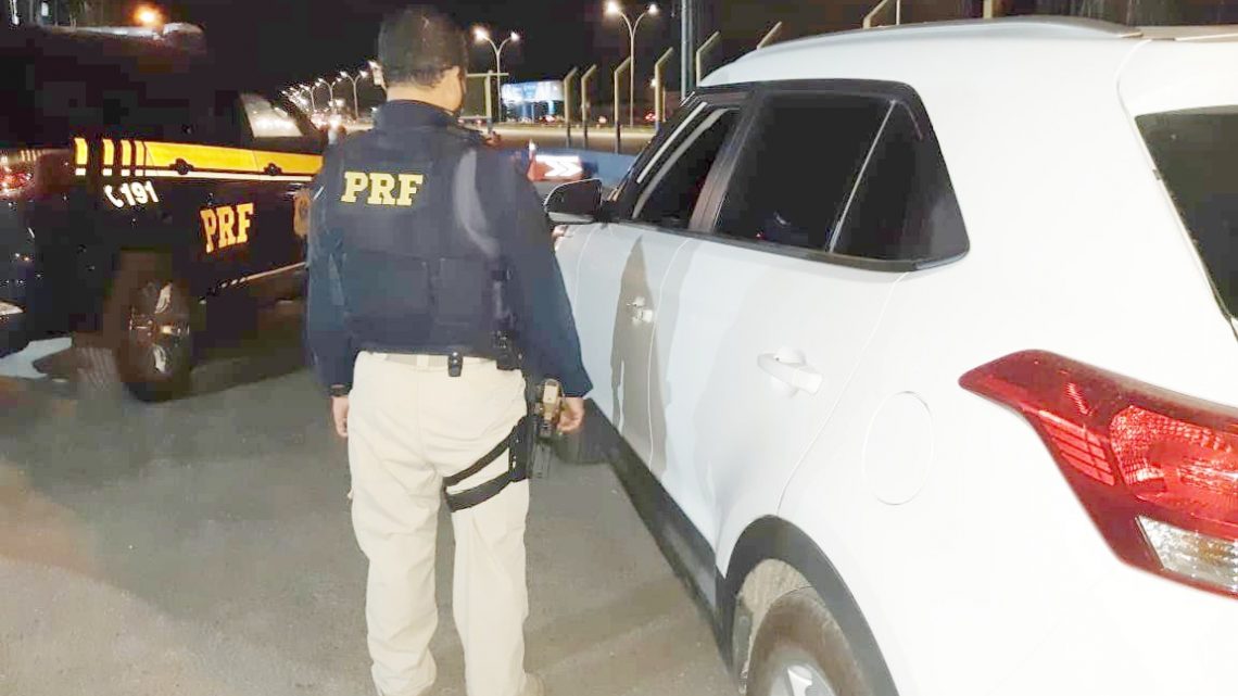 Homem é detido após tentar fugir pela BR 232 com carro que foi roubado em Recife Homem é detido após tentar fugir pela BR 232 com carro que foi roubado em Recife
