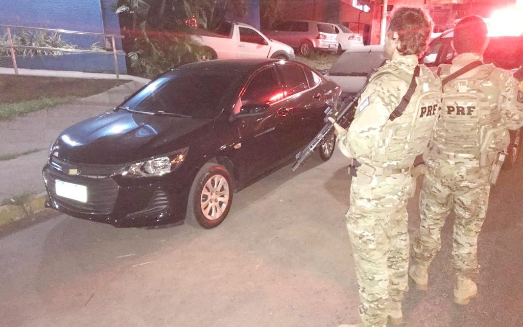 Carro roubado e sem seguro é recuperado em Pernambuco