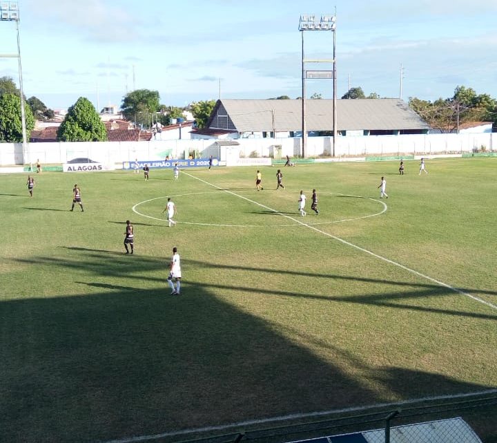 Central vence o Coruripe no litoral alagoano pela Série D Central vence o Coruripe no litoral alagoano pela Série D