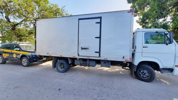 PRF detém suspeitos de assalto e liberta reféns na BR 101 em Pernambuco