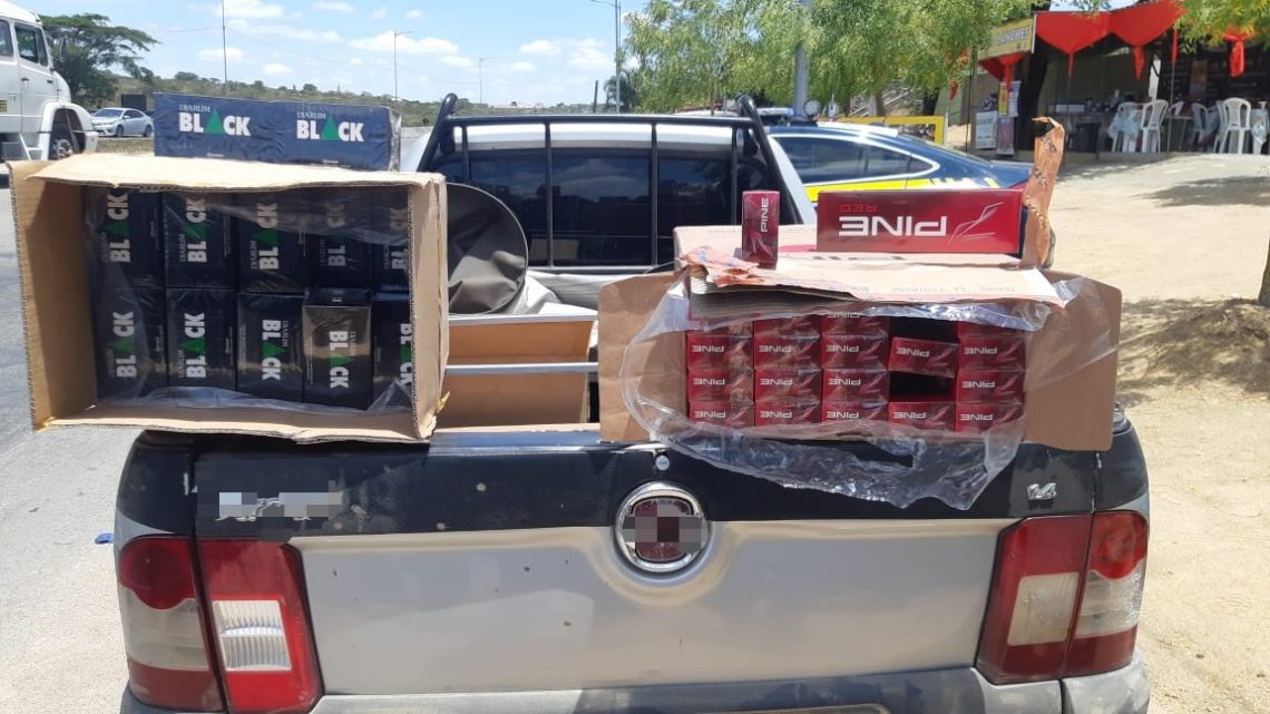 Jovem é detido com 2,5 mil maços de cigarro contrabandeado em Caruaru Jovem é detido com 2,5 mil maços de cigarro contrabandeado em Caruaru