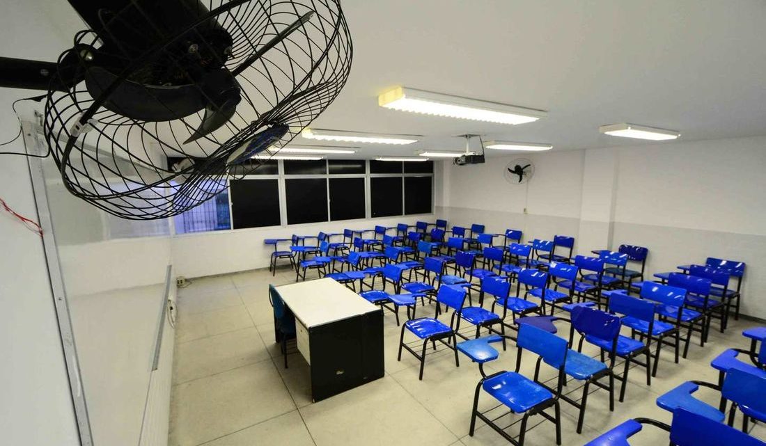 Justiça do Trabalho manda suspender volta às aulas nas escolas particulares Justiça do Trabalho manda suspender volta às aulas nas escolas particulares