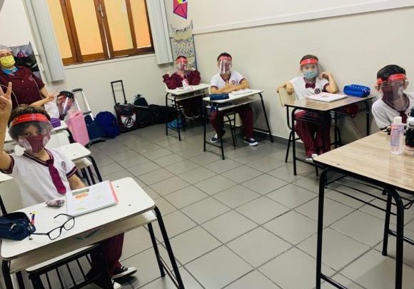 Rodízio em escolas pode ser adotado em retomada das aulas presenciais