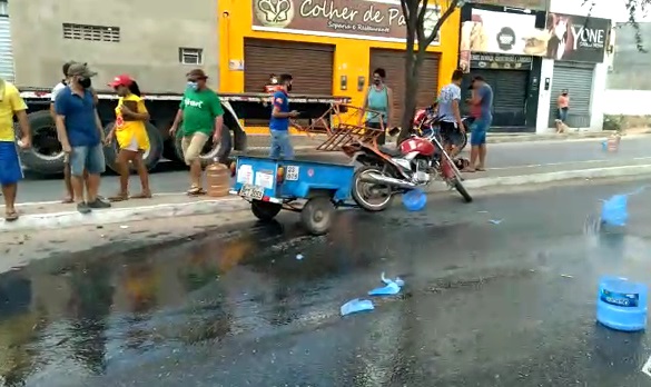 Mulher morre após ser atingida por moto em Caruaru Mulher morre após ser atingida por moto em Caruaru