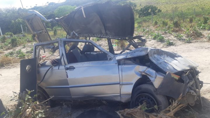 Motorista morre e cinco passageiros ficam feridos, após acidente em Pernambuco