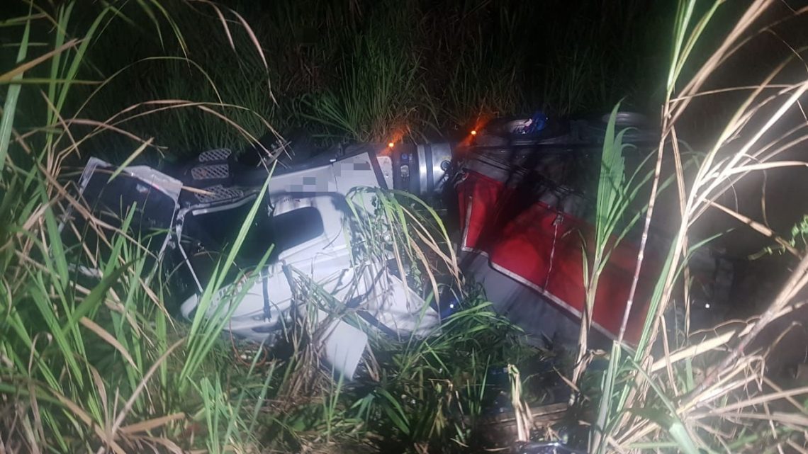 Motorista morre após tombar caminhão na BR 101 em Pernambuco Motorista morre após tombar caminhão na BR 101 em Pernambuco