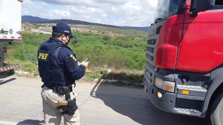 Ação voltada para motoristas profissionais é realizada no posto da PRF em São Caitano