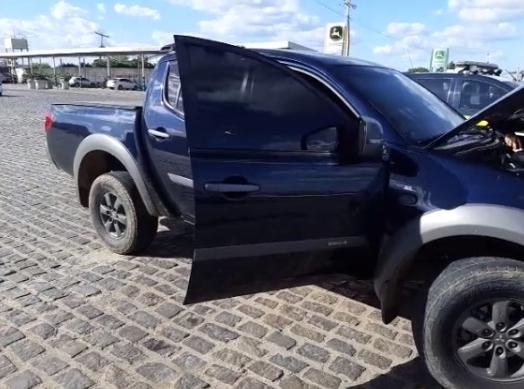 Irmãos são detidos com veículo que havia sido roubado em 2017