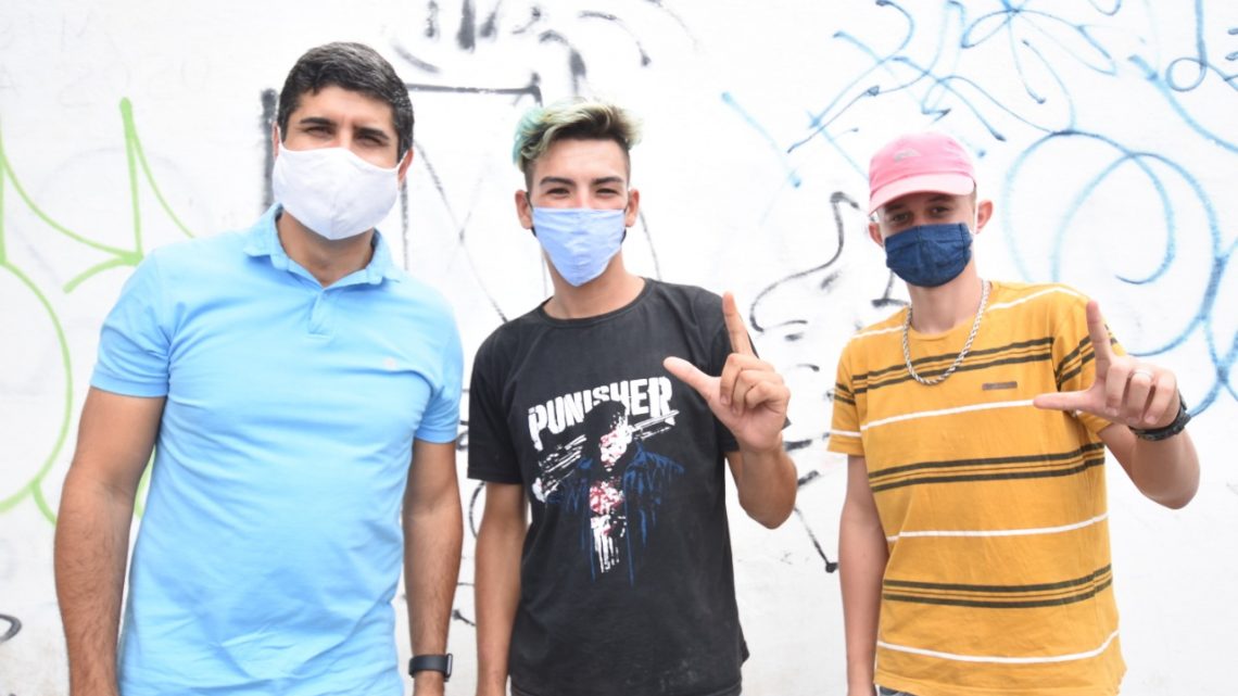 Lessa apresenta propostas para a juventude de Caruaru Lessa apresenta propostas para a juventude de Caruaru