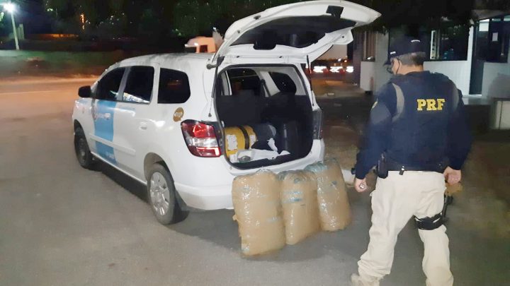 Taxista e passageira são detidos com 30 Kg de maconha em Caruaru