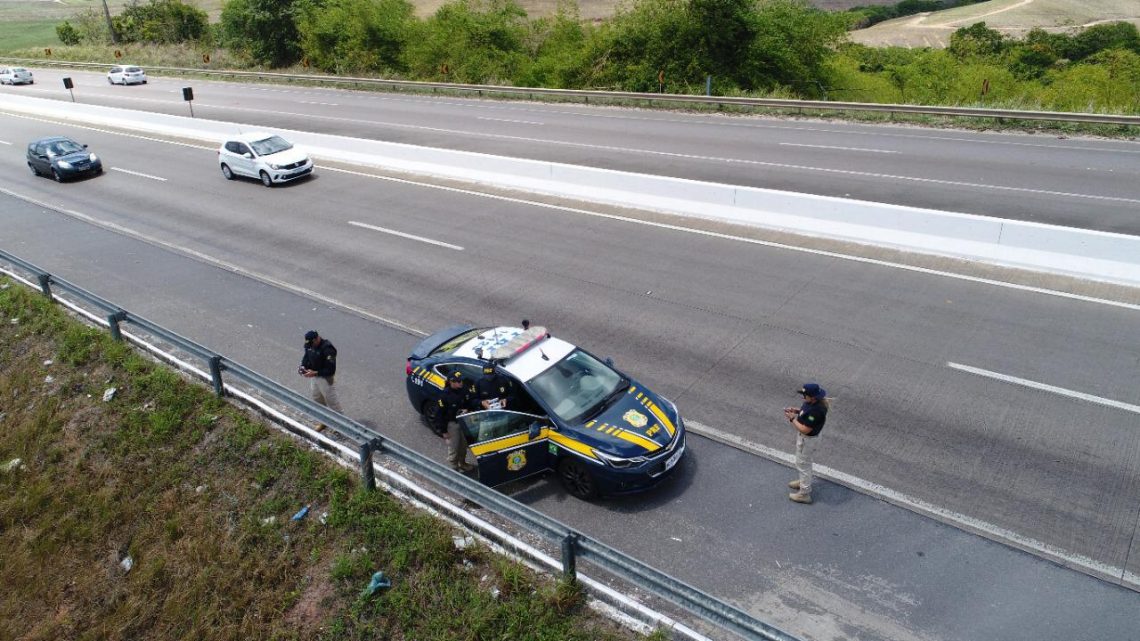 Operação da PRF recupera 28 veículos roubados e detém 34 pessoas em Pernambuco