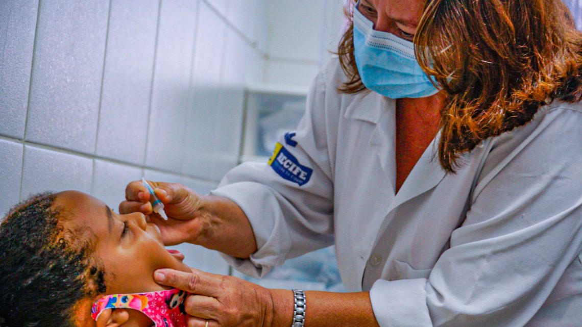Pernambuco atinge meta da campanha de vacinação contra a poliomielite Pernambuco atinge meta da campanha de vacinação contra a poliomielite