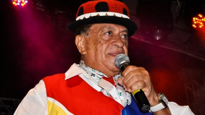 Cantor Genival Lacerda é internado no Recife com covid-19