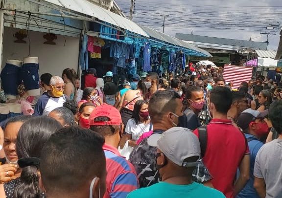 Feira da Sulanca em Caruaru recebe milhares de compradores neste domingo (6)