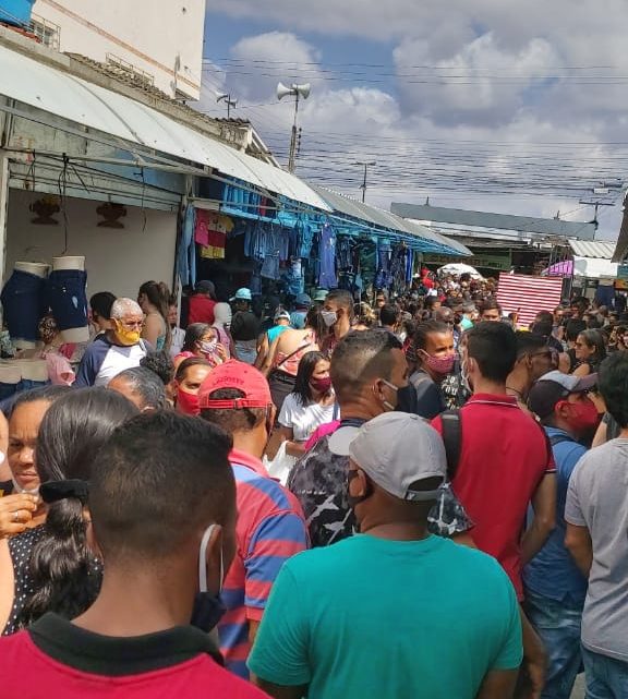 Feira da Sulanca em Caruaru recebe milhares de compradores neste domingo (6) Feira da Sulanca em Caruaru recebe milhares de compradores neste domingo (6)