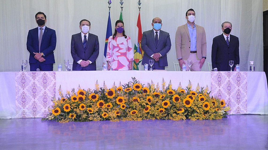 Prefeita, vice e vereadores são diplomados em Caruaru Prefeita, vice e vereadores são diplomados em Caruaru