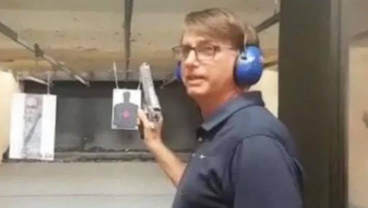 Governo zera alíquota de imposto de importação de revólver e pistola