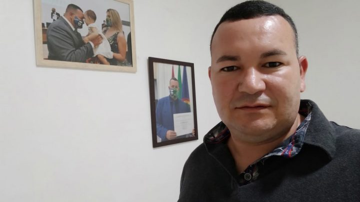 Vereador Cabo Cardoso solicita lombadas reparos no calçamento e melhoria no abastecimento de água