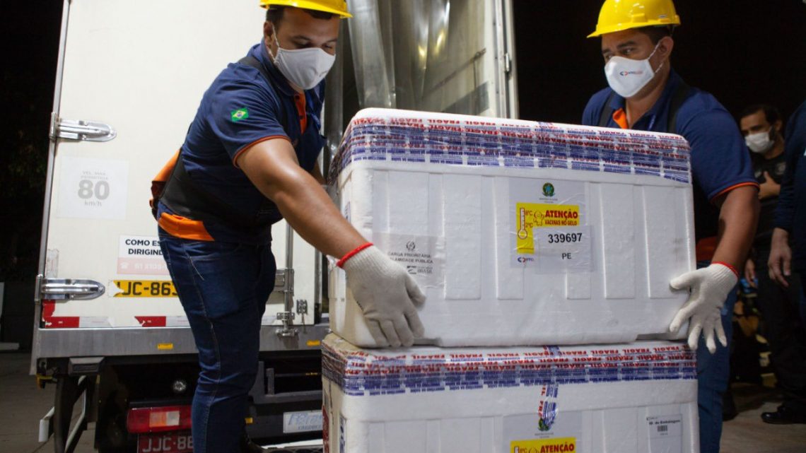 Pernambuco recebe 84 mil doses da vacina AztraZeneca/Oxford