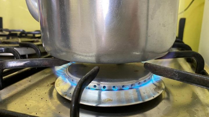 Gás de cozinha vai ficar 6% mais caro a partir desta quinta-feira (7)