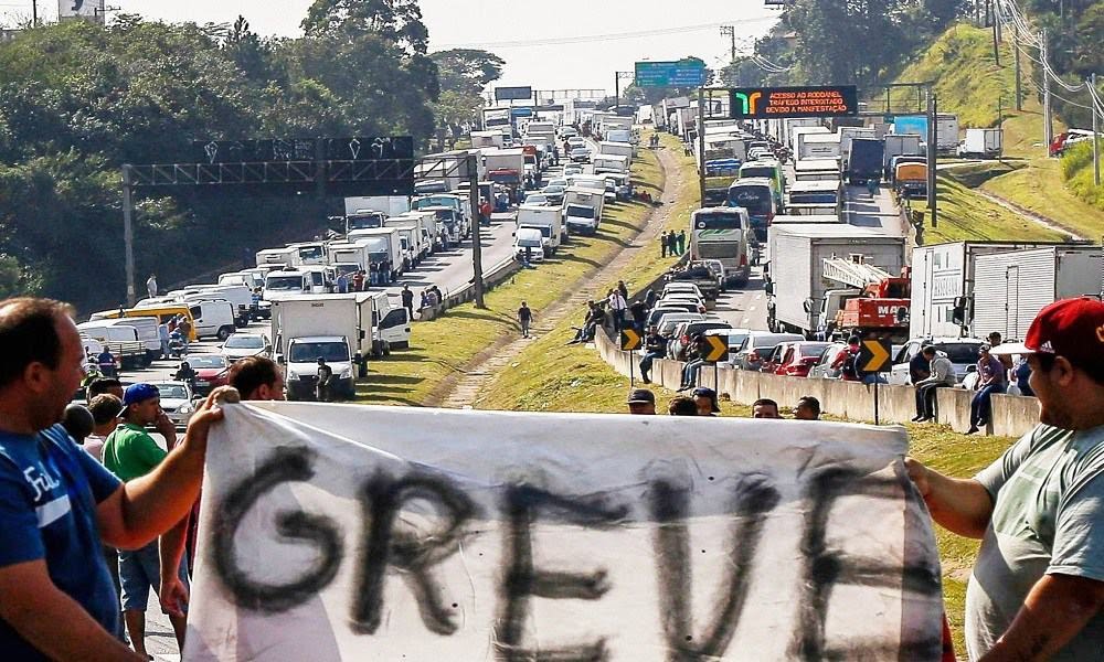 Greve dos caminhoneiros: Associação cofirma paralisação a partir desta segunda-feira Greve dos caminhoneiros: Associação cofirma paralisação a partir desta segunda-feira