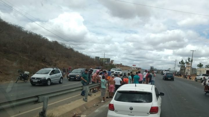 Acidente deixa um morto e três feridos na PE 160 em Santa Cruz do Capibaribe