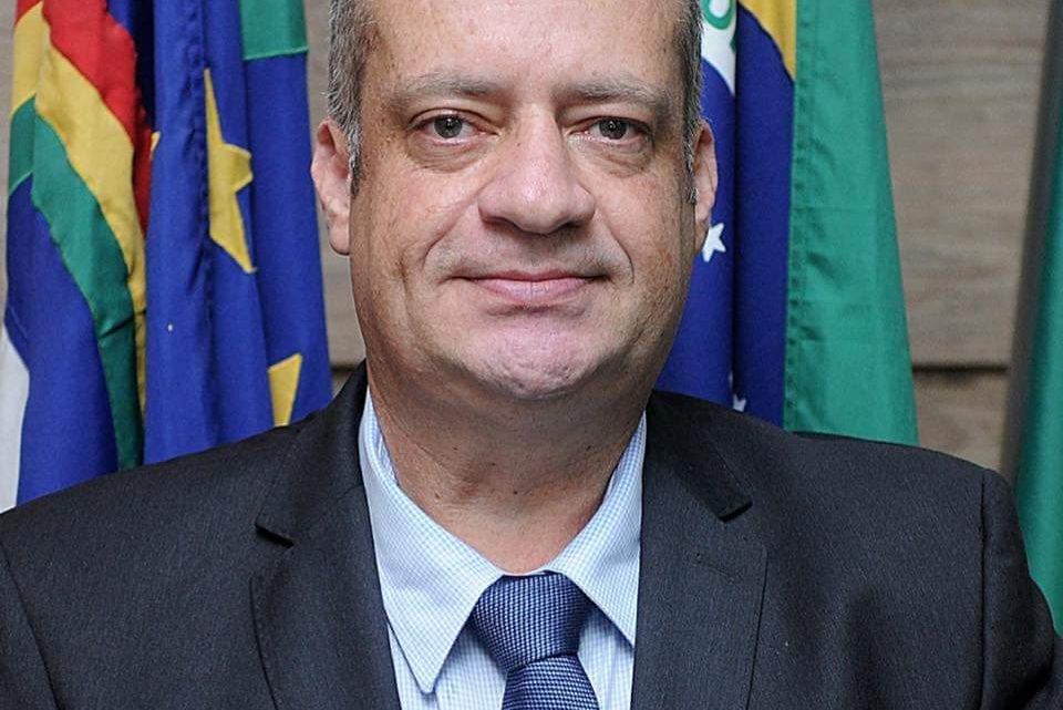 Jorge Quintino solicita pavimentação em rua, avenida e travessa de três bairros em Caruaru Jorge Quintino solicita pavimentação em rua, avenida e travessa de três bairros em Caruaru
