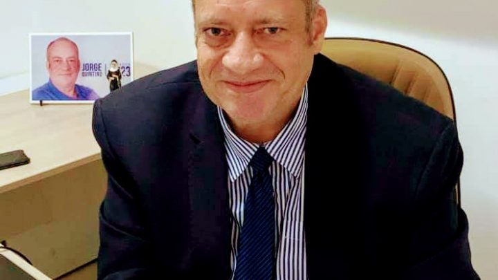 Jorge Quintino solicita construção de praça e pavimentação de ruas em três bairros