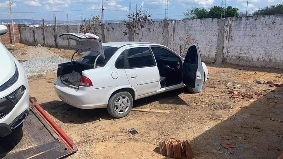 Polícia localiza desmanche de veículos e prende sete pessoas em Caruaru