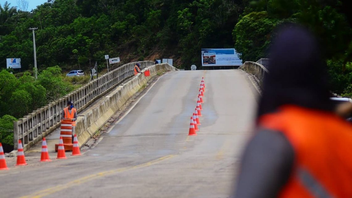Estado vistoria a conclusão da recuperação estrutural da ponte sobre o rio Ariquindá, no acesso à Praia de Carneiros