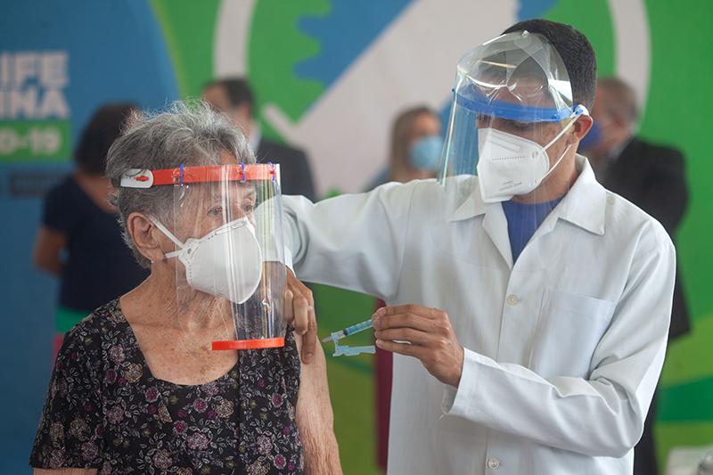 Mais de 118 mil pessoas já foram vacinadas contra a Covid-19 em Pernambuco