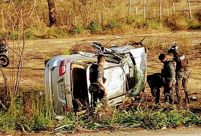 Homem morre ao capotar o veículo tentando fugir de blitz da PM em Caruaru