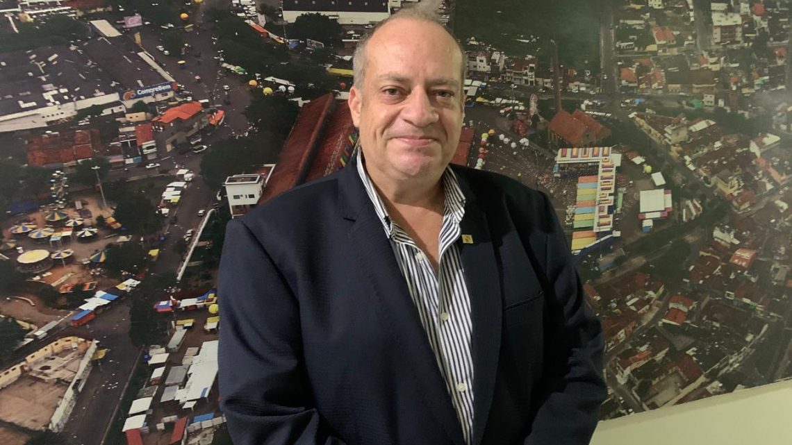 Vereador Jorge Quintino solicita construções de canal no bairro Rendeiras e praça no Araçá Vereador Jorge Quintino solicita construções de canal no bairro Rendeiras e praça no Araçá