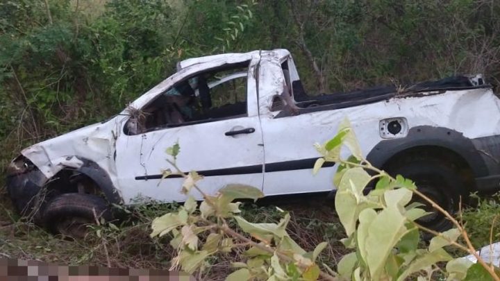 Quatro pessoas morrem em capotamento na BR 232 após festa clandestina