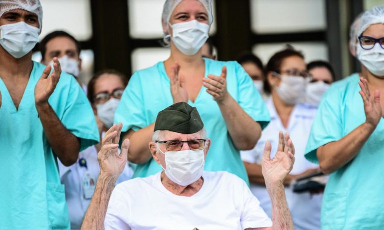 Brasil confirma mais de 12,5 milhões de casos de covid-19 e mais de 10,9 milhões de recuperados Brasil confirma mais de 12,5 milhões de casos de covid-19 e mais de 10,9 milhões de recuperados