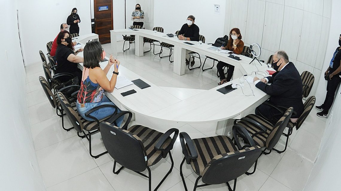 Comissão de Educação, Cultura e Esportes da Câmara de Vereadores realiza reunião para debater a Alimentação Escolar Comissão de Educação, Cultura e Esportes da Câmara de Vereadores realiza reunião para debater a Alimentação Escolar