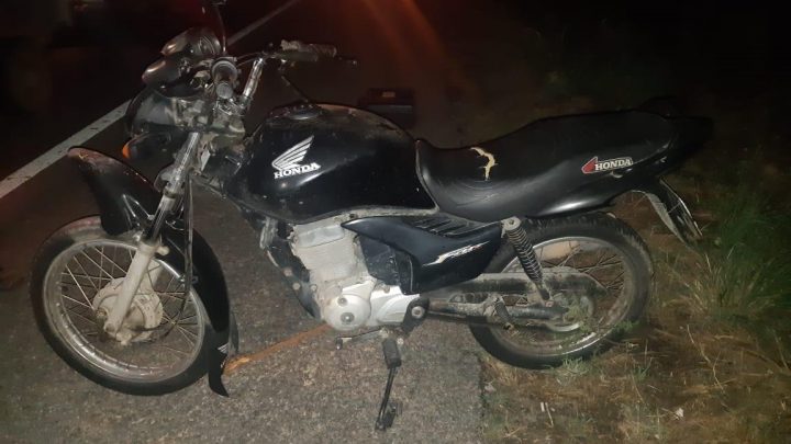 Duas pessoas morrem após colisão entre moto e caminhão na BR 232