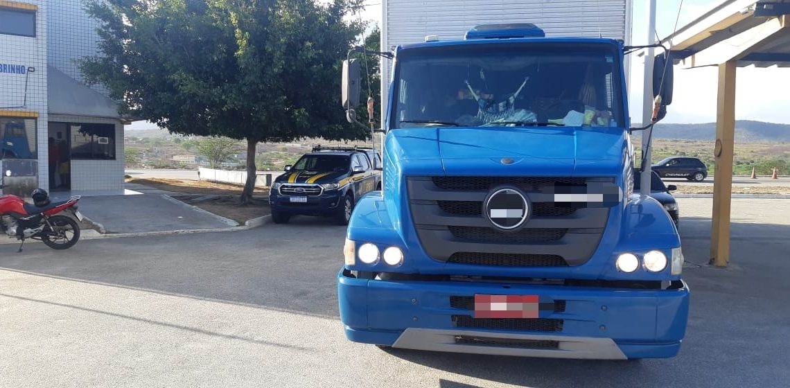Suspeitos de roubarem caminhão são detidos na BR 232 em Caruaru