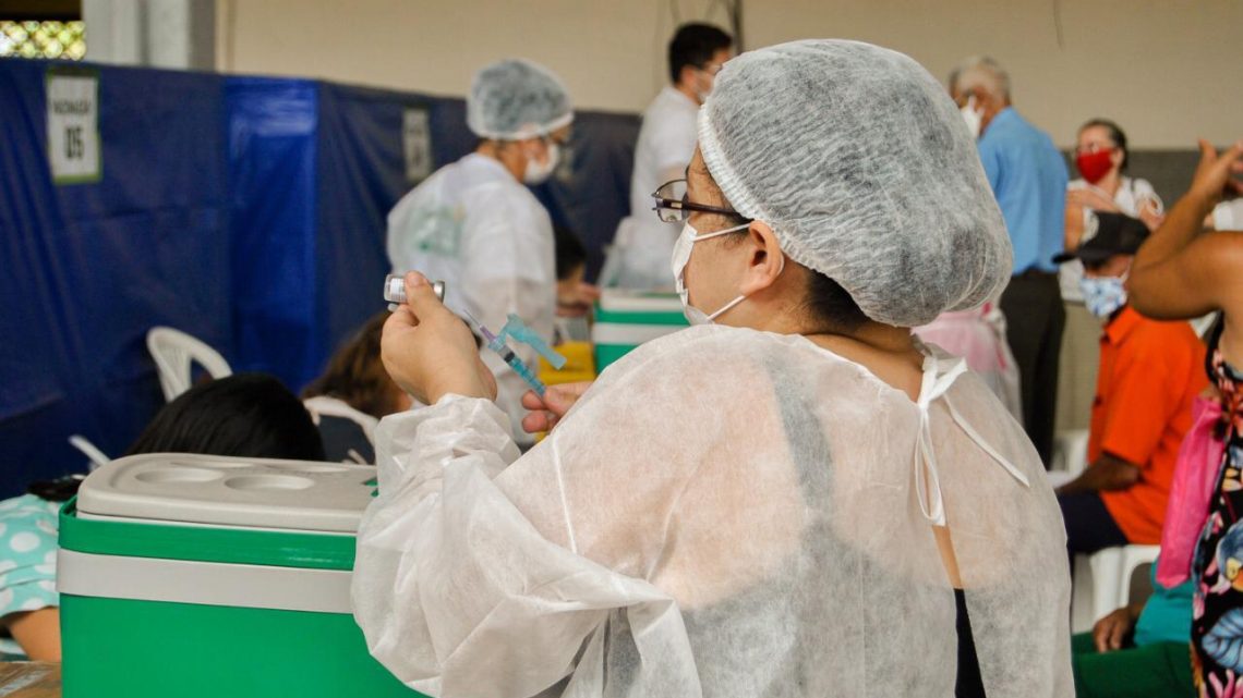 Caruaru agenda vacinação contra covid-19 para idosos a partir de 65 anos