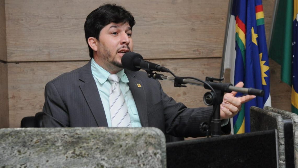 Fagner questiona Prefeitura de Caruaru por abrir nova licitação para Cartão Alimentação da rede de ensino Fagner questiona Prefeitura de Caruaru por abrir nova licitação para Cartão Alimentação da rede de ensino