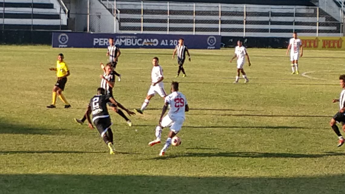 Com um atleta a menos, Central empata com time misto do Santa Cruz
