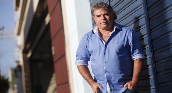Morre no Recife o cantor Augusto César, vítima de covid-19
