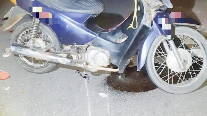 Casal morre atropelado após colisão entre moto e bicicletas