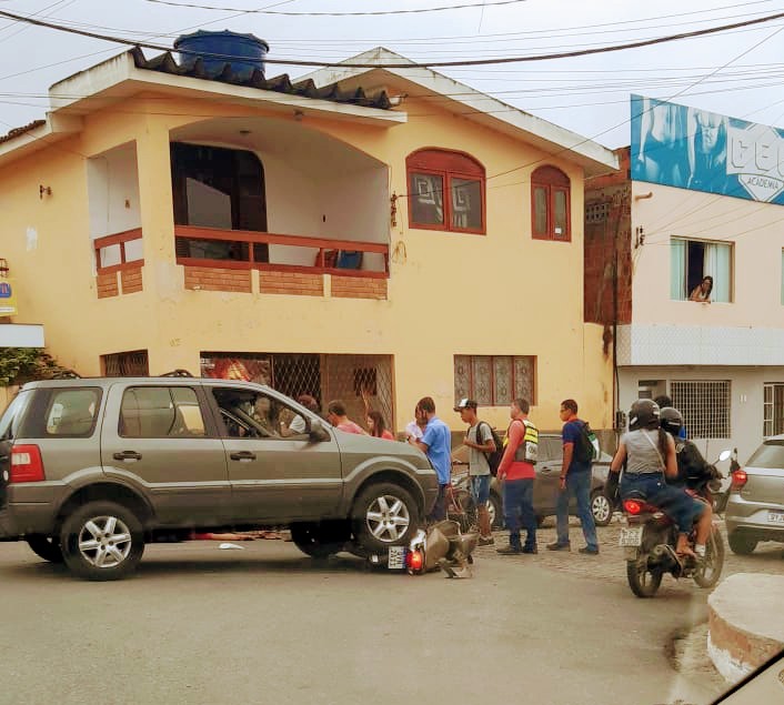 Acidente entre carro e moto em Caruaru nesta quinta-feira (15) Acidente entre carro e moto em Caruaru nesta quinta-feira (15)