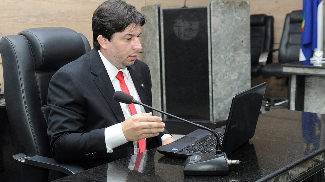 Fagner propõe que verbas do Ministério da Saúde beneficiem também a causa animal Fagner propõe que verbas do Ministério da Saúde beneficiem também a causa animal