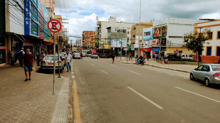 Feira livre normal e comércio fechado em Caruaru no Dia do Trabalhador sábado (1°)