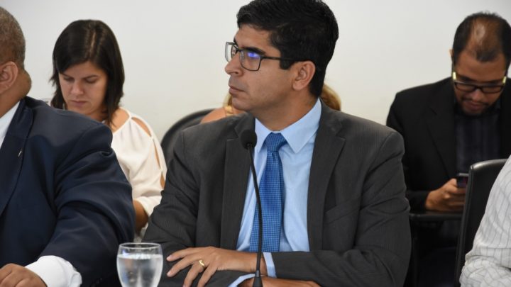 Deputado Erick Lessa protocola voto de pesar pelo delegado Anderson Liberato